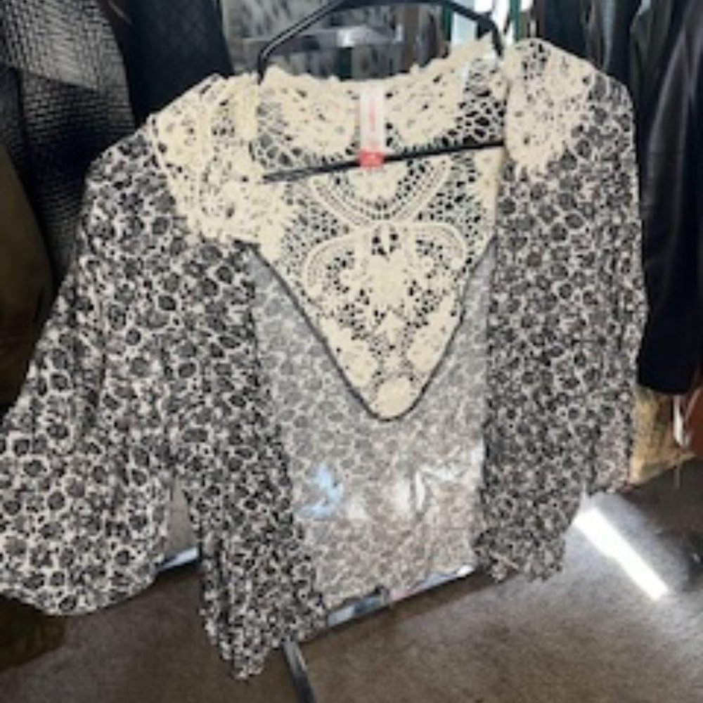 no boundaries Floral Top